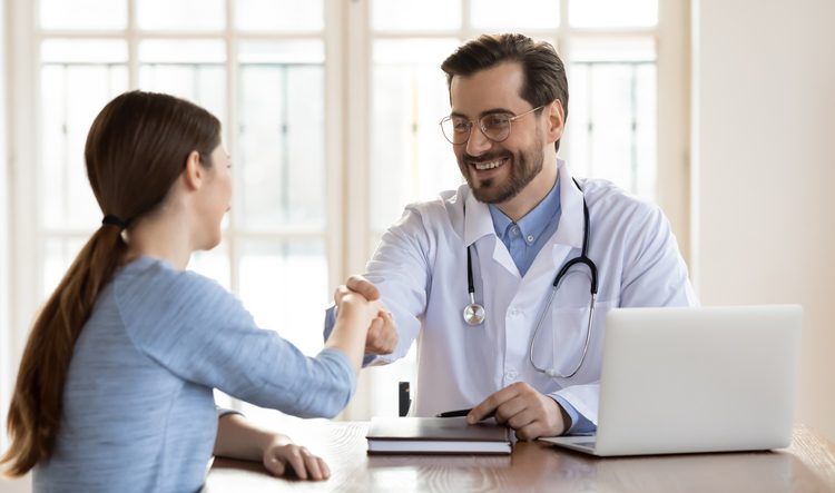 Atendimento médico personalizado: fidelizar fora do consultório